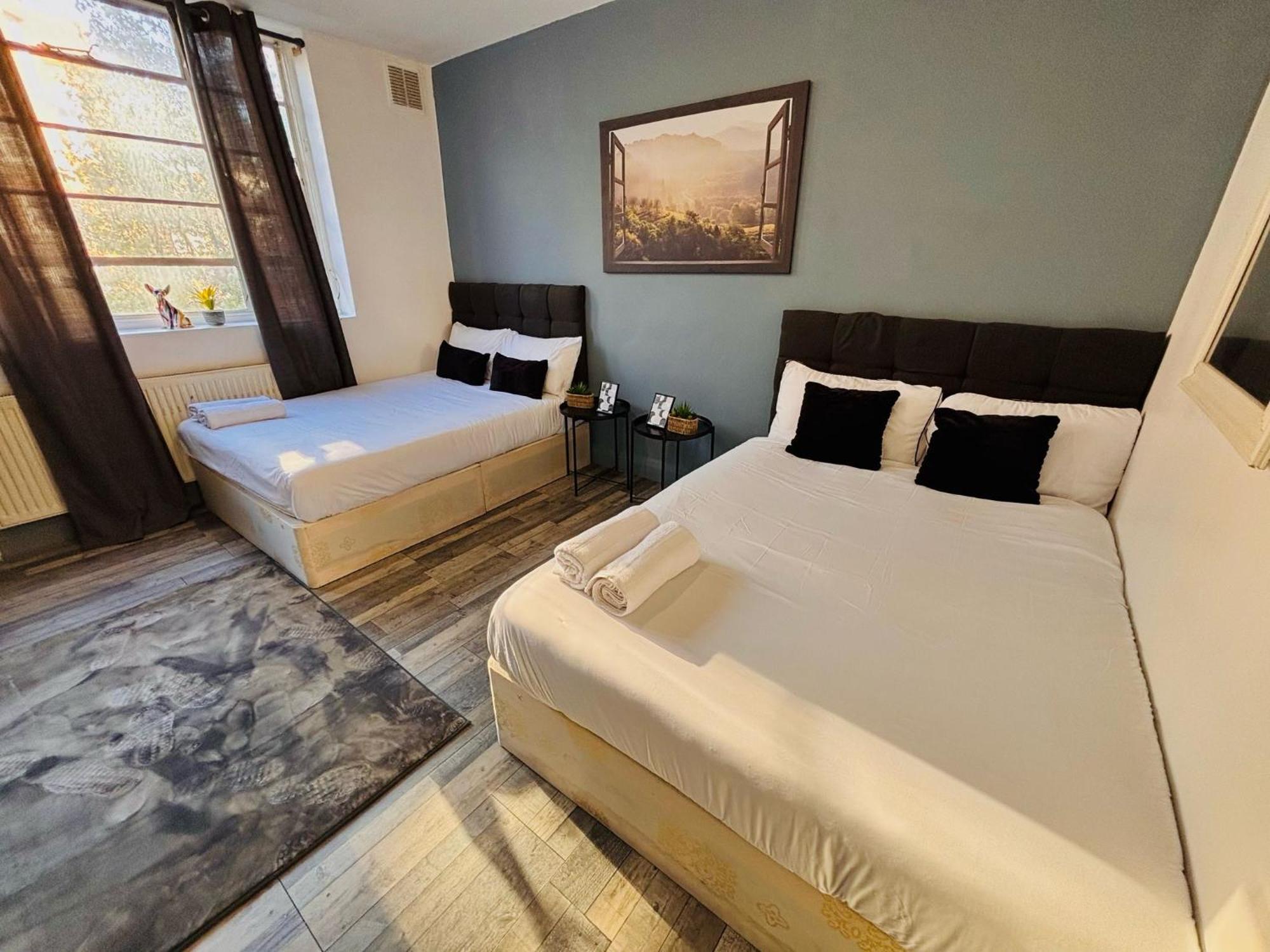 Flats, Location For Tourists, Next Tower Bridge * London