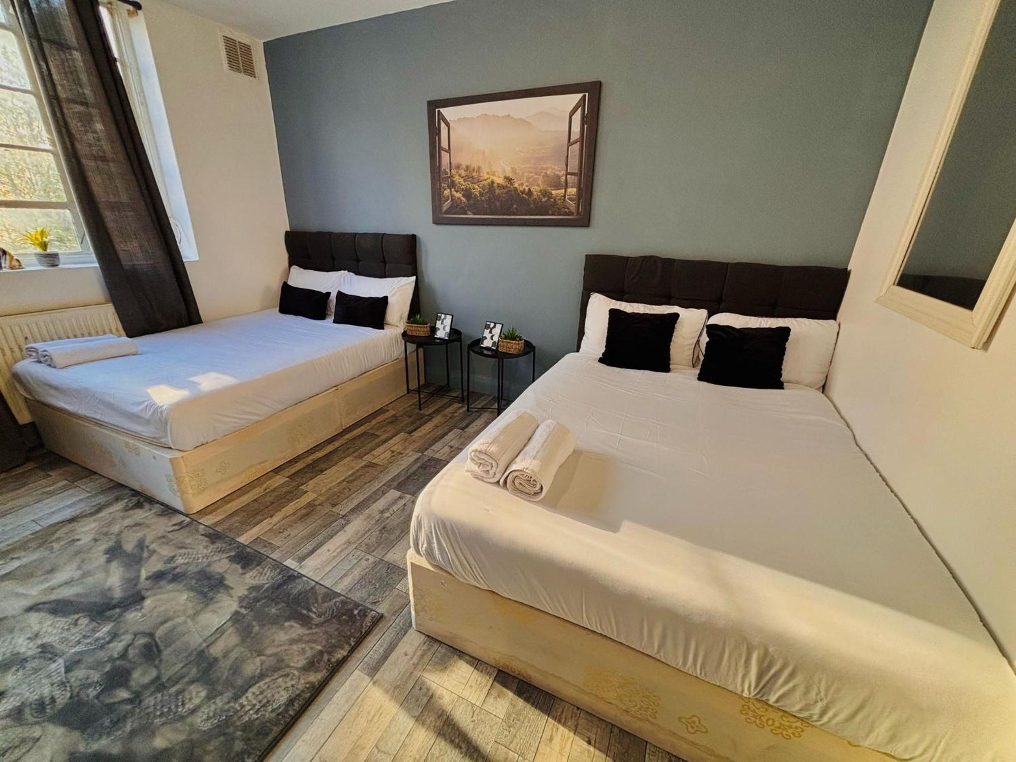 Flats, Location For Tourists, Next Tower Bridge *