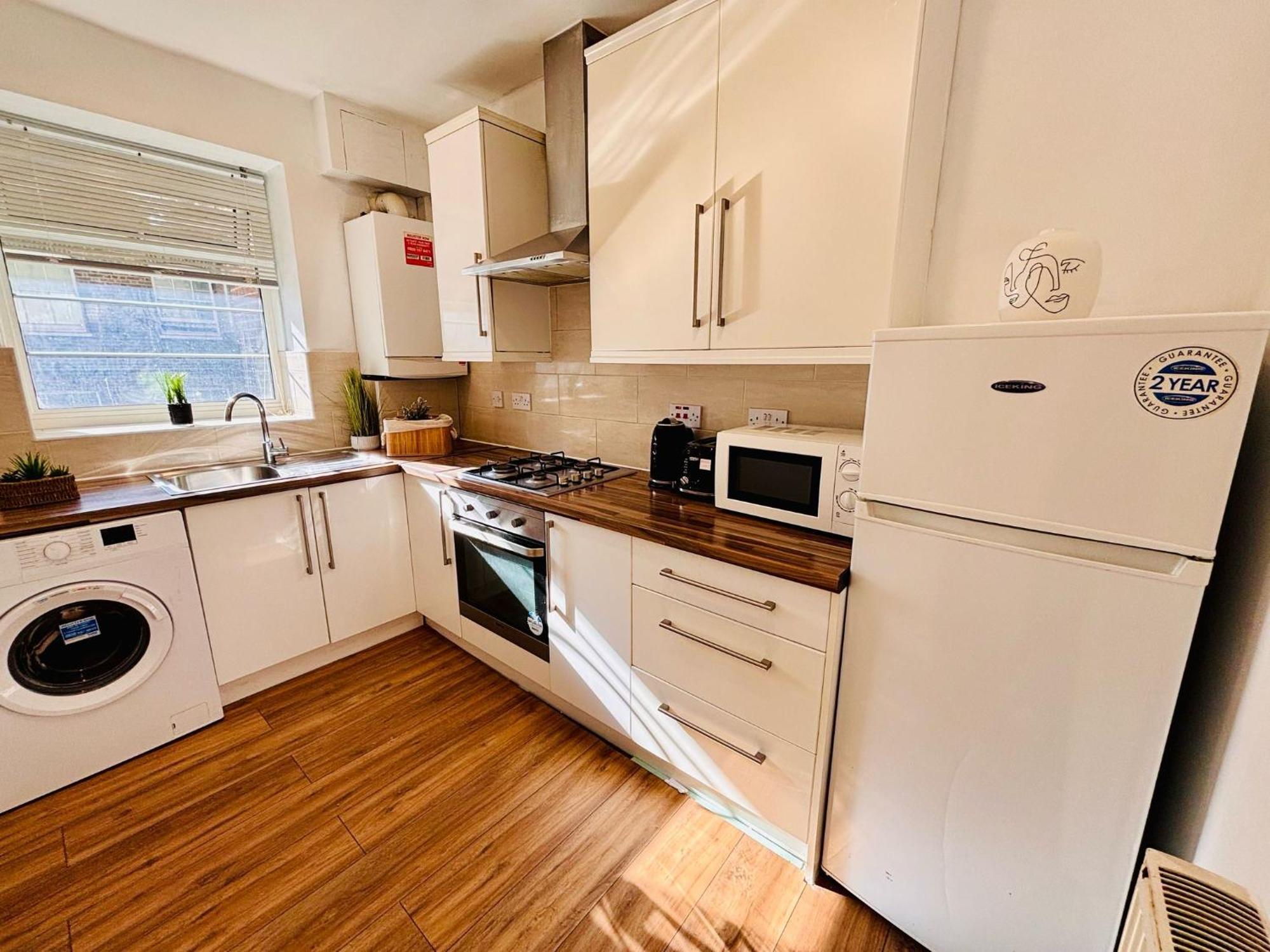 Flats, Location For Tourists, Next Tower Bridge * London